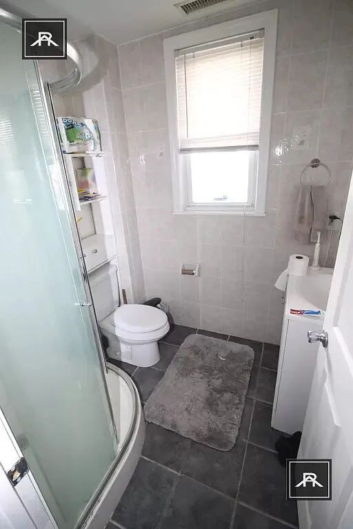 3 bed, 2.0 bath, $4,400 — Photo 4