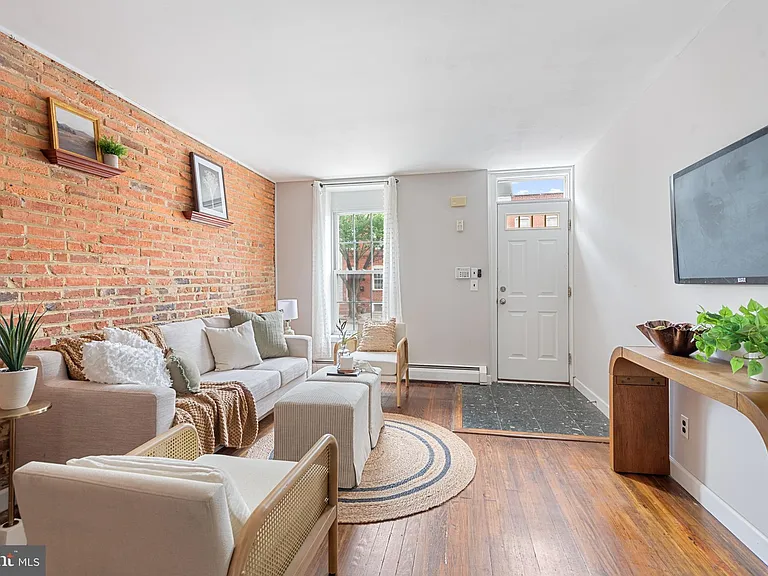 130 E Randall St — Photo 7