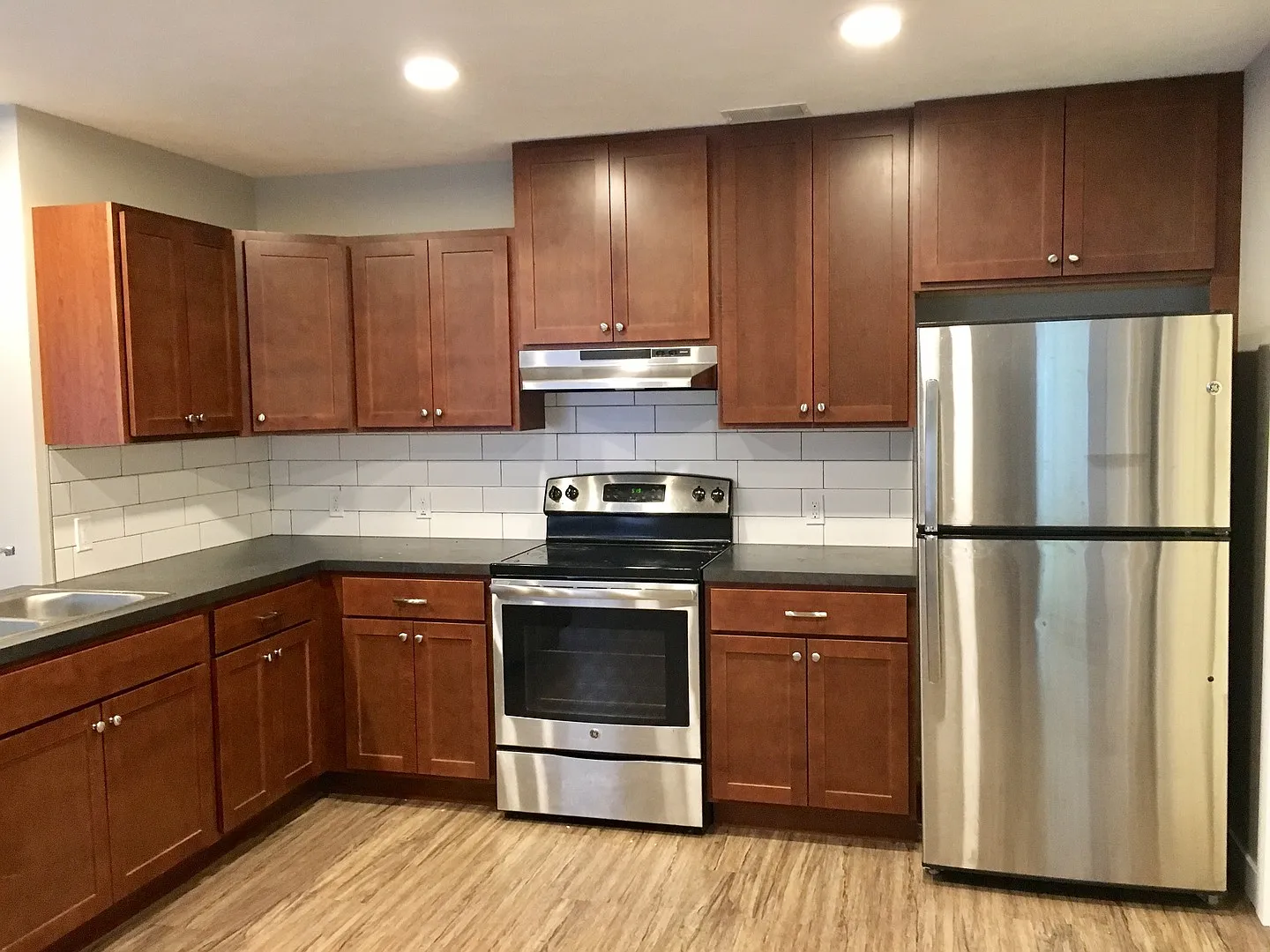 924 Dayton SW- Central air! Laundry! Lawn service included! — Photo 4