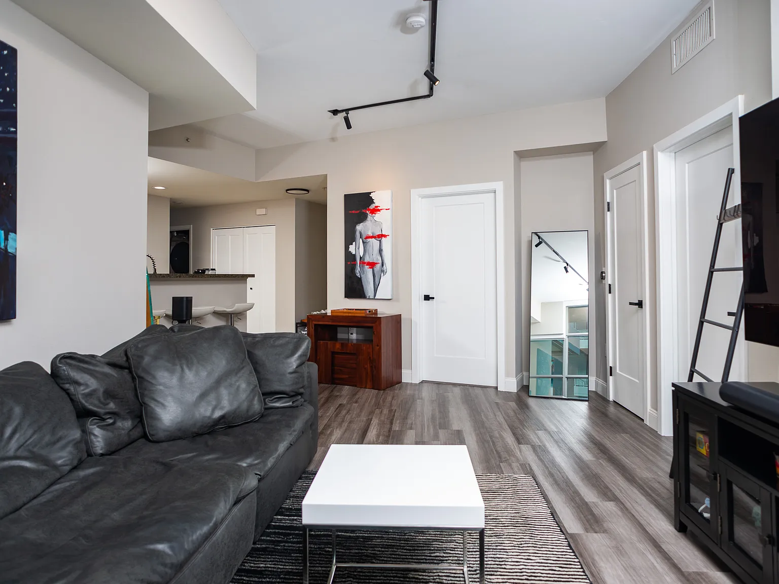 1 bed, 802 sqft, $2,900 — Photo 3
