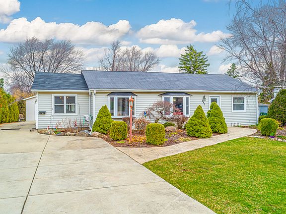 2nd image of 240 Hawthorn Ln
