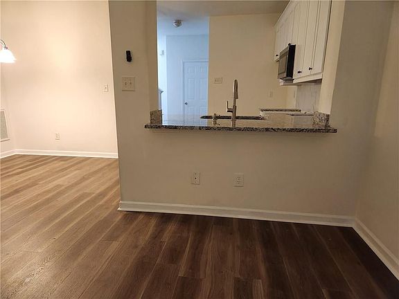 4th image of 1281 Primrose View Cir