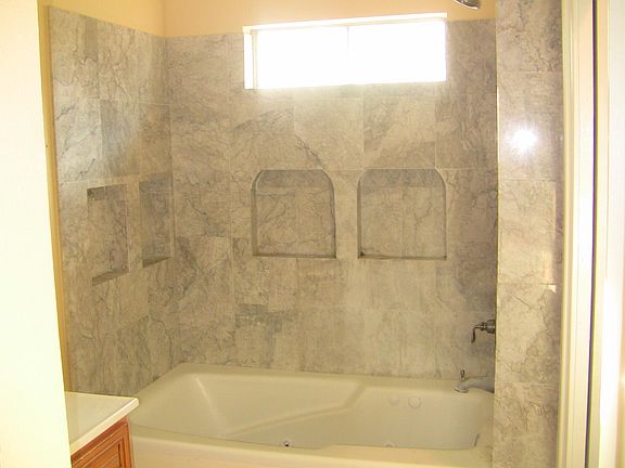 5th image of 4513 Greenwood Ln