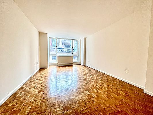3rd image of 350 W 43rd St APT 32B