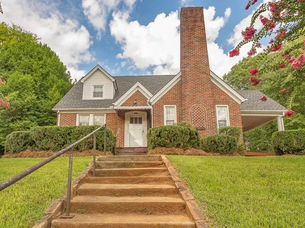 302 Valley Dr, Dalton, GA 30720