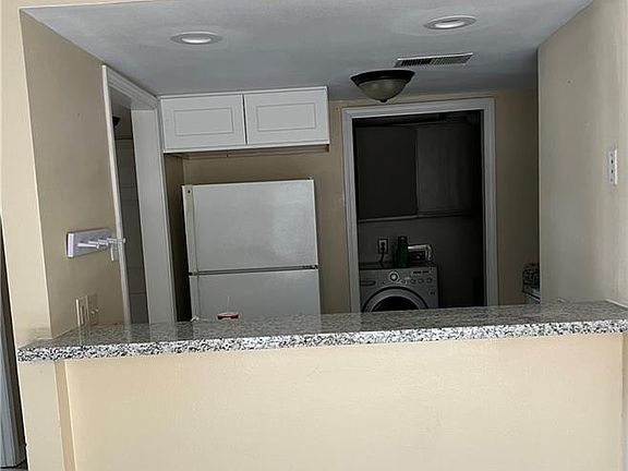 3rd image of 608 Rue St