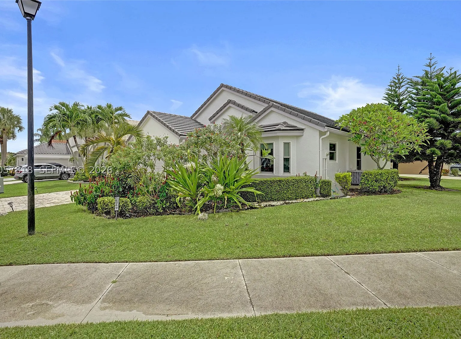 3 bed, 2.0 bath, 1382 sqft, $4,500 — Photo 3
