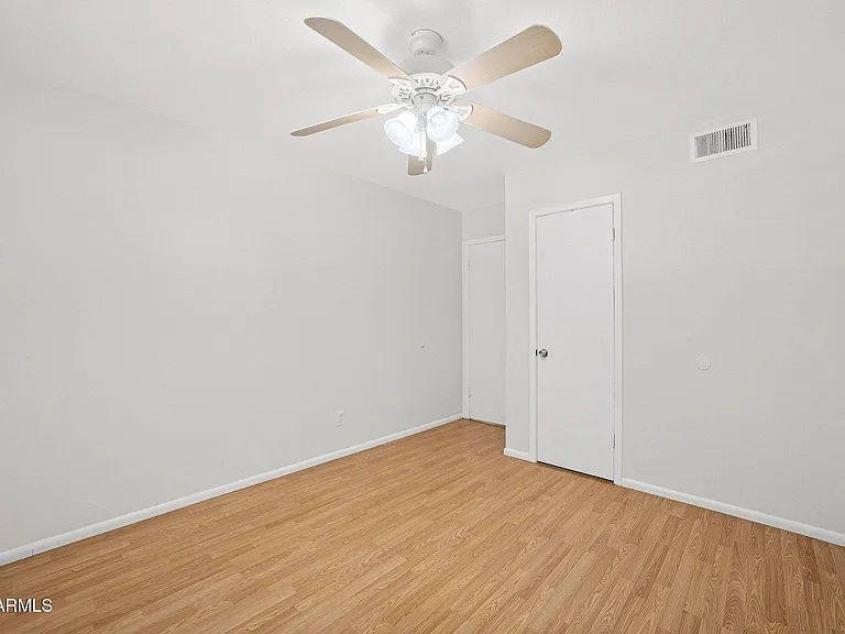 1137 E Bishop Dr — Photo 20