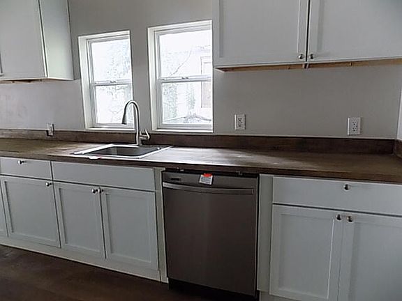 4th image of 2111 N Newton Avenue