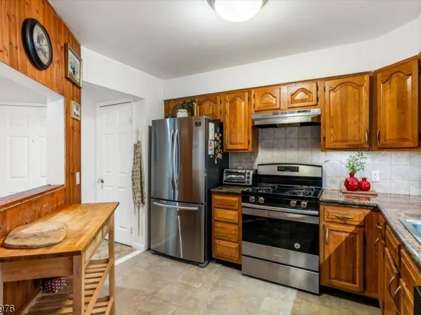 48 Quartz Ln, Paterson City, NJ 07501