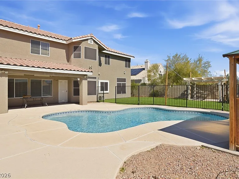 747 Canyon Crest Dr — Photo 16