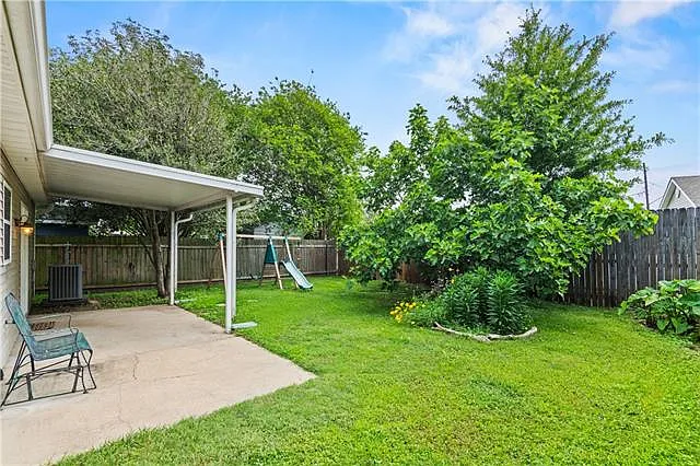 8925 Camille Ct — Photo 22