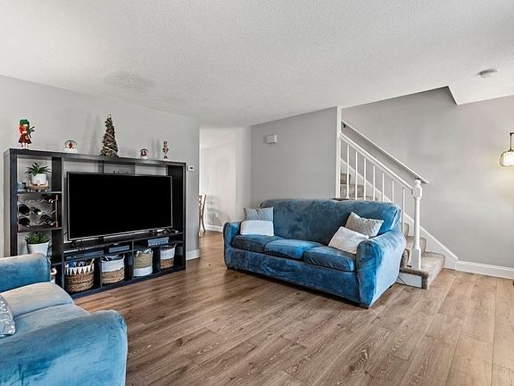 4th image of 33 Merrimack Meadows Ln