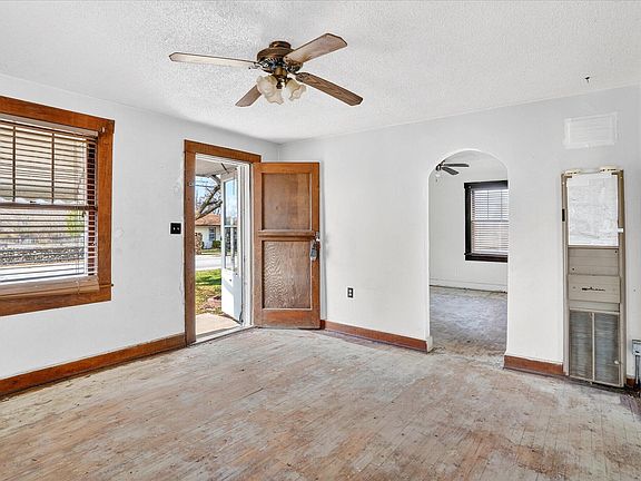 4th image of 440 S White Oak Road