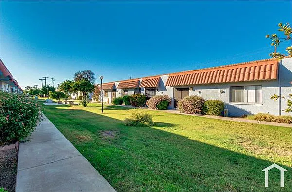 2 bed, 1000 sqft, $1,595 — Photo 2