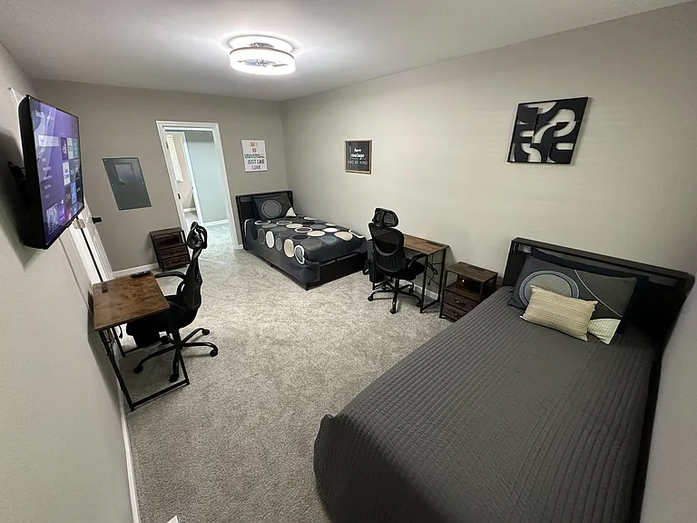 King Bed or 2 Separate Twin XL's for Double Occupancy
