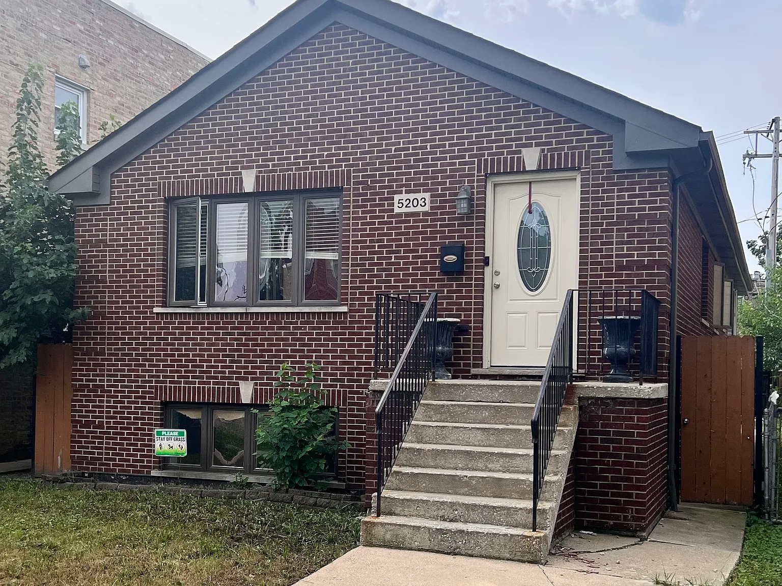 5 bed, 2500 sqft, $3,600 — Photo 1