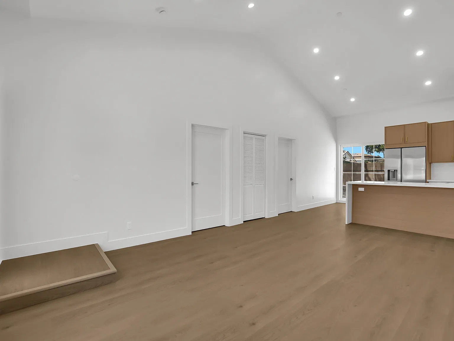 3 bed, 1000 sqft, $3,900 — Photo 3