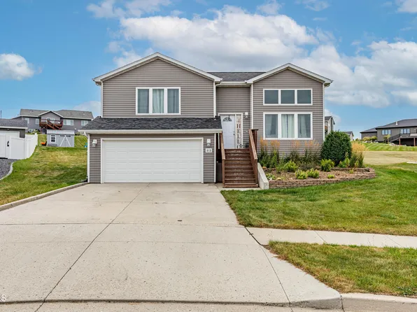 513 Fields Ct SE, Mandan, ND 58554