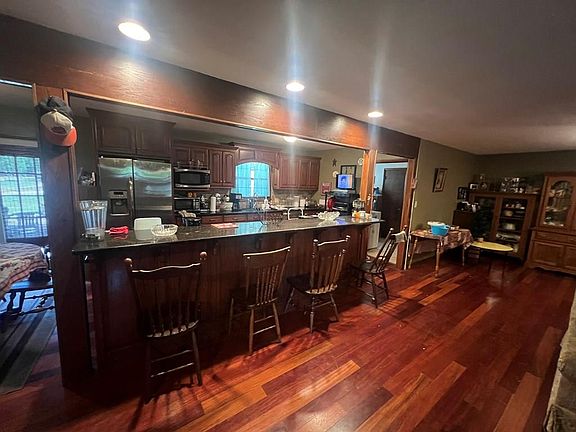 2nd image of 801 Birdie Dr