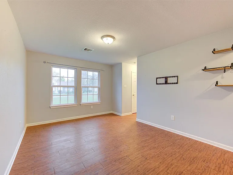 503 W Linney St — Photo 9
