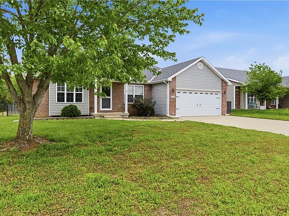 3rd image of 715 Iron Horse Dr