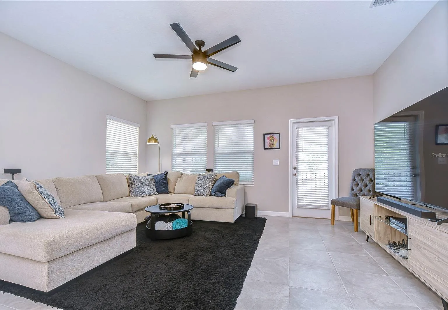 4 bed, 2077 sqft, $2,650 — Photo 3