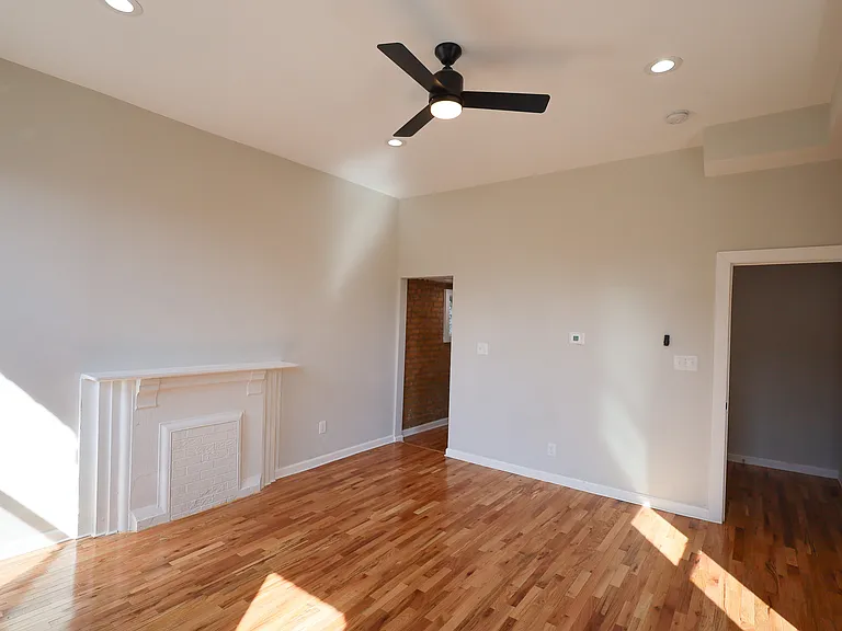 652 Delhi Ave — Photo 18