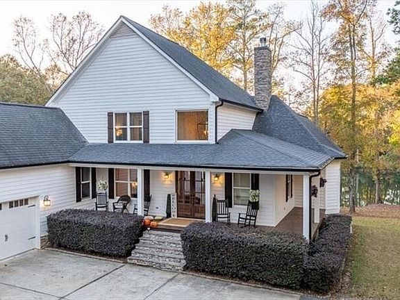 5th image of 3055 Spring Hill Dr