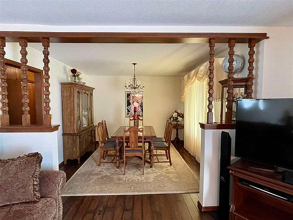 3rd image of 421 S Slayton Ave