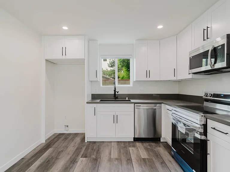 7732 Etiwanda Ave — Photo 15