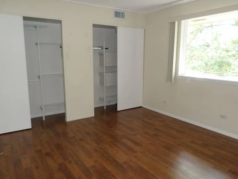 5S100 Pebblewood Ln — Photo 2