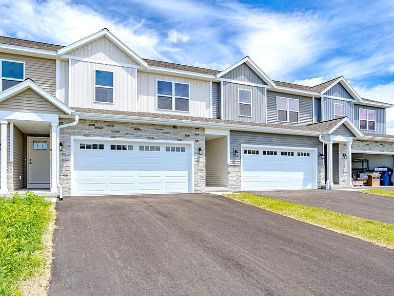 3504 Green Pastures Ln — Photo 3