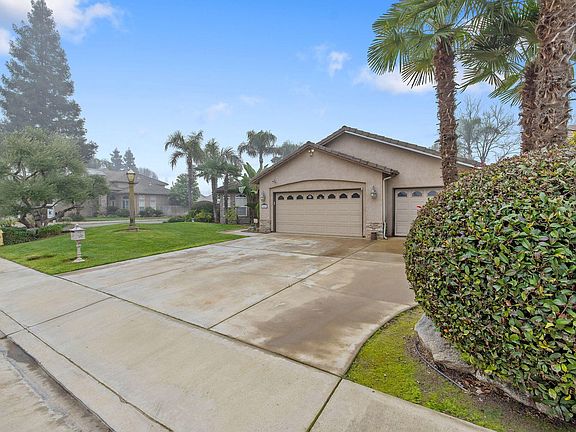3rd image of 3047 S La Mesa Court