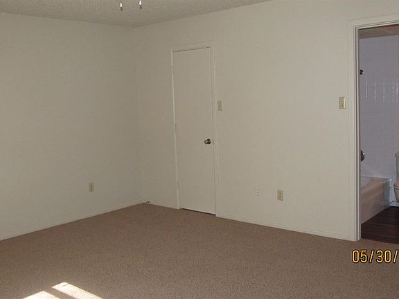 5th image of 4610 66th St Unit B