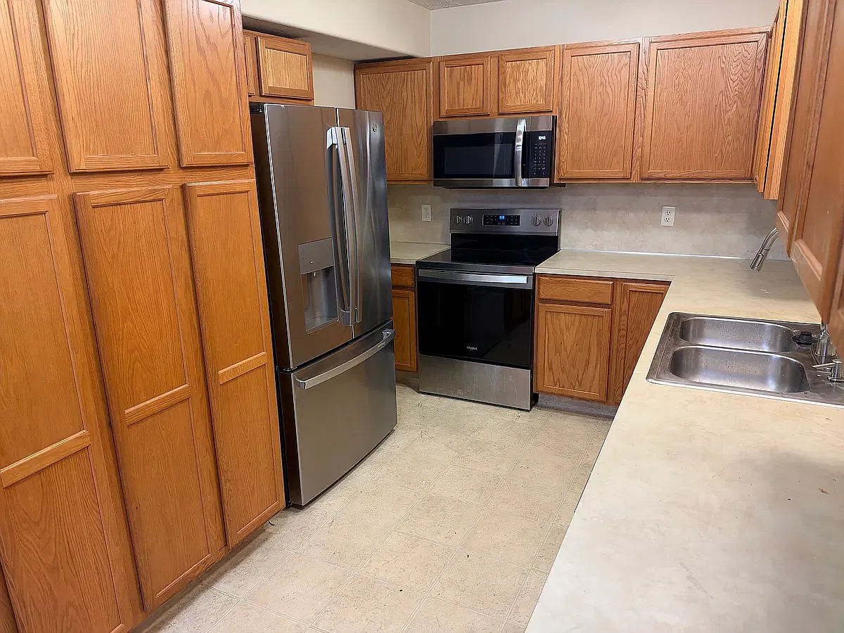 3 bed, 1.5 bath, 1861 sqft, $2,300 — Photo 4