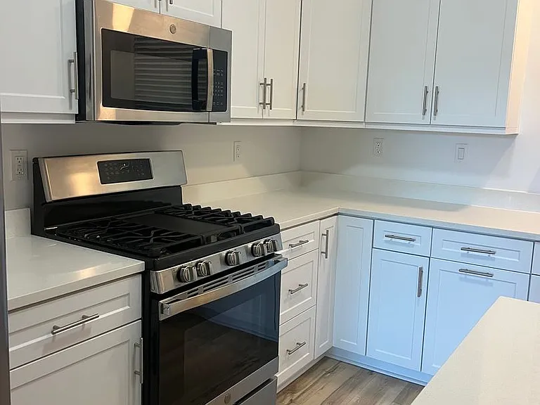 Emerald Ridge Apartments — Photo 10