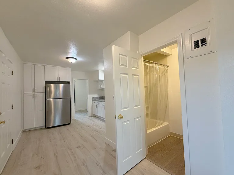 1823 Gardenia Ave #A — Photo 3
