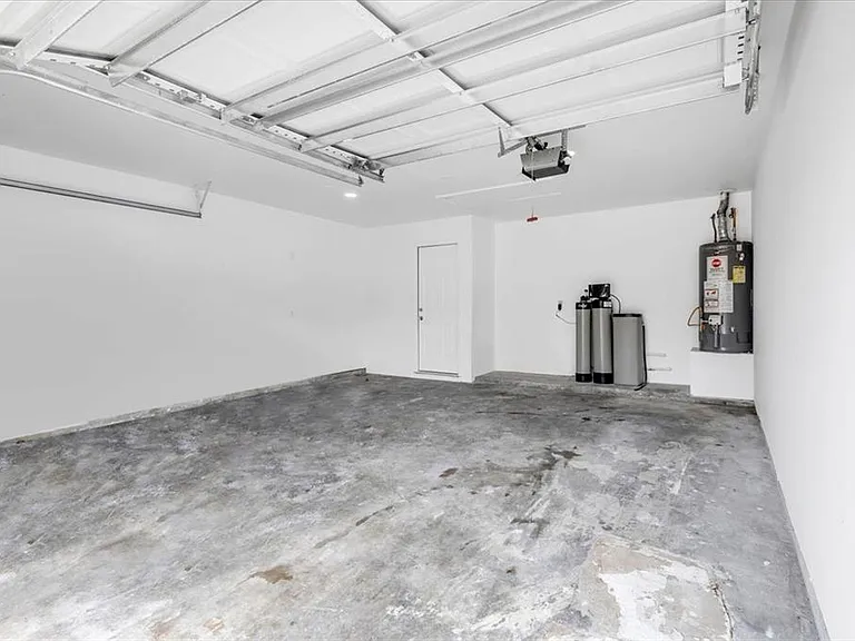 1042 Saint John Dr — Photo 13