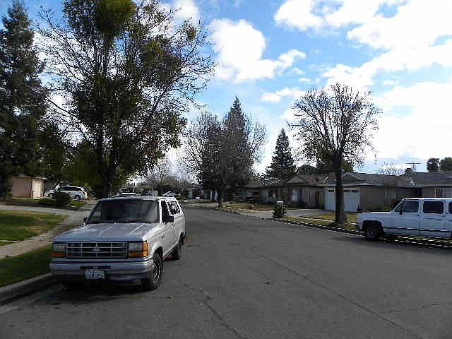 2nd image of 1484 W Minarets Ave