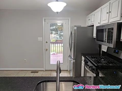422 Reading Ave — Photo 5
