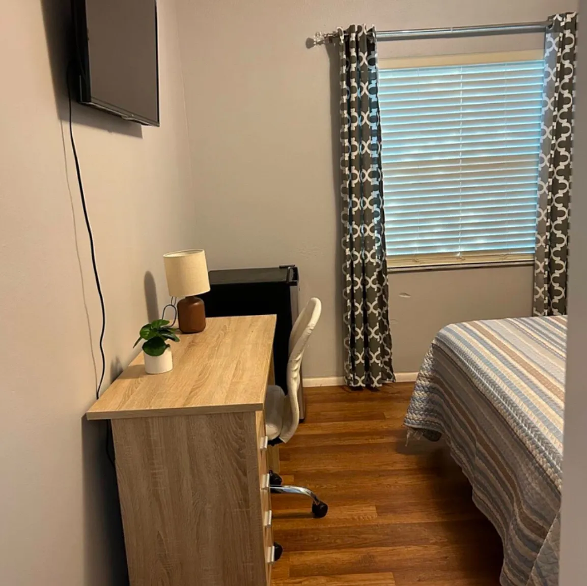 4 bed, 2092 sqft, $1,000 — Photo 3