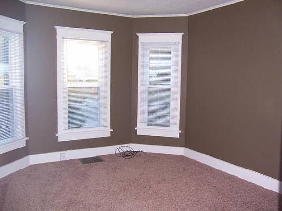 4th image of 113 Roscoe Ave