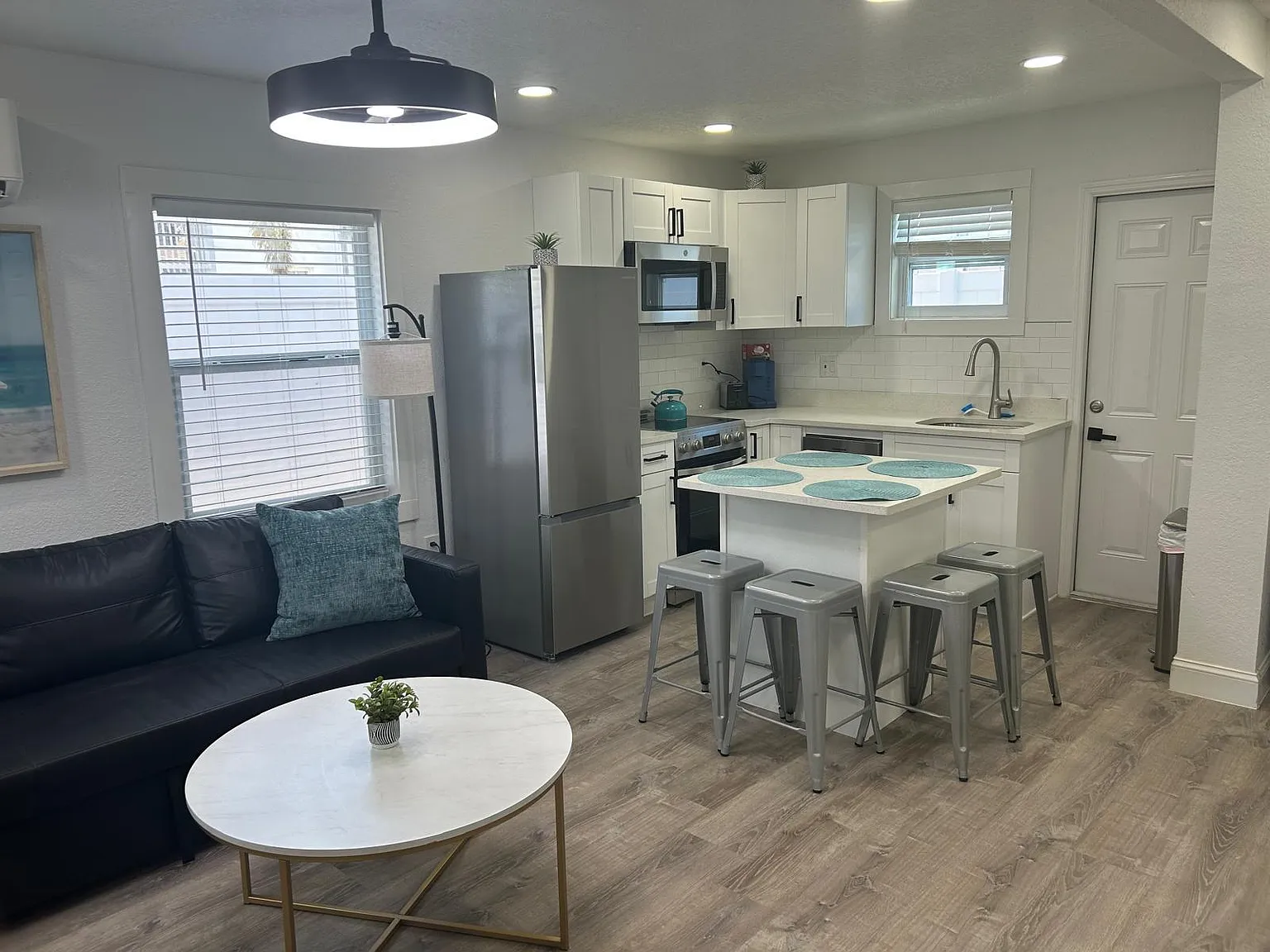 1 bed, 350 sqft, $1,695 — Photo 2