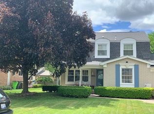 39281 Sunderland Dr, Clinton Township, MI 48038