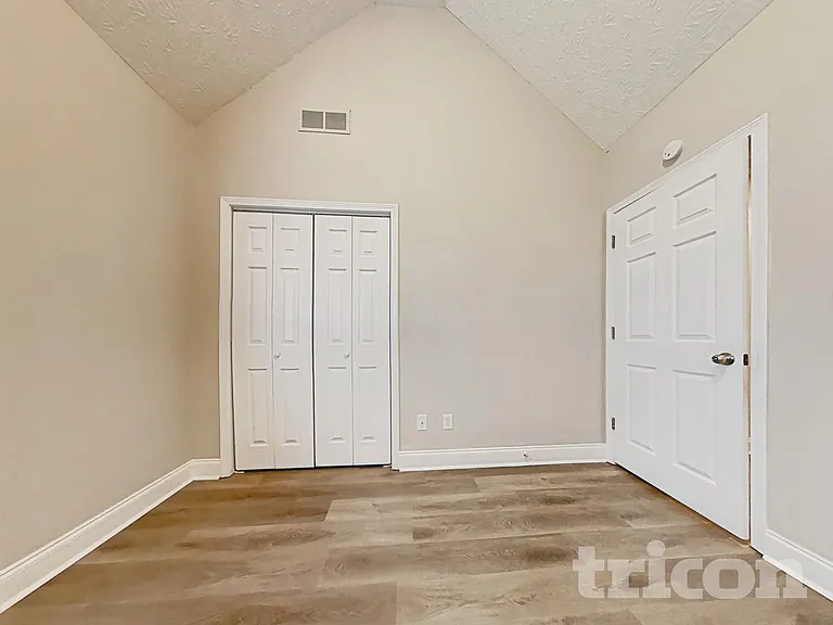 110 Brooks Cir — Photo 11