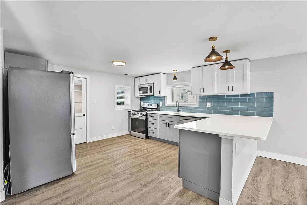 197 S Roosevelt Court - 1 — Photo 3