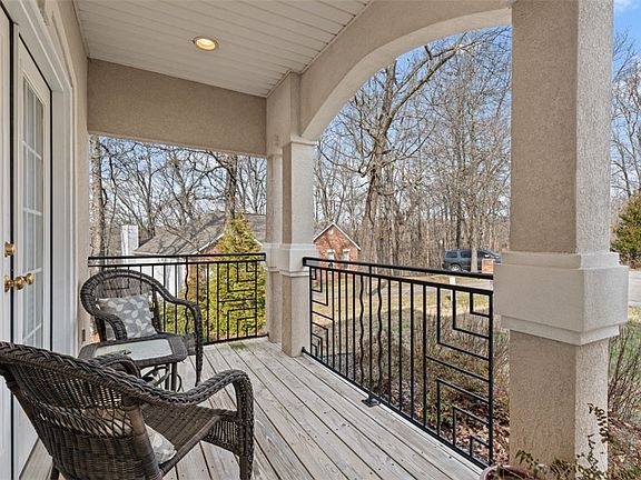4th image of 112 Woodcliff Ln