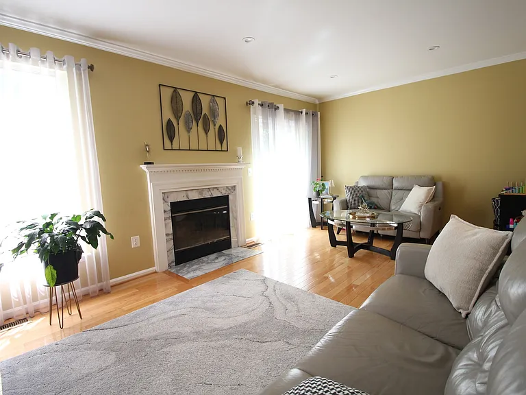 173 Sulgrave Ct — Photo 2