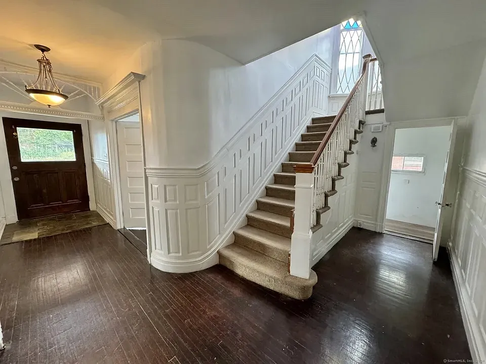 4 bed, 3060 sqft, $1,832 — Photo 2